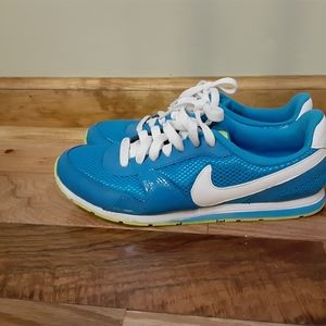 NIKE Women's  Sneakers Size 7